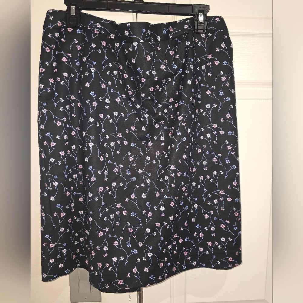 Liz Carbonne Blue Floral Skirt